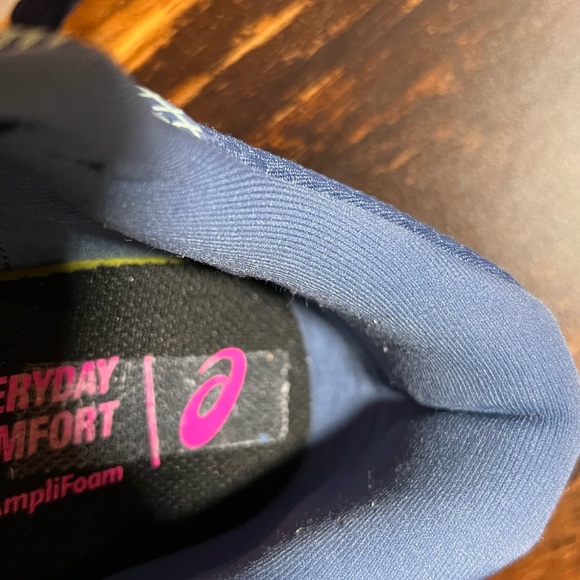 ASICS Gel-Contend 6 running shoe (blue and pink) GEL technology for cushioning. - Picture 15 of 16